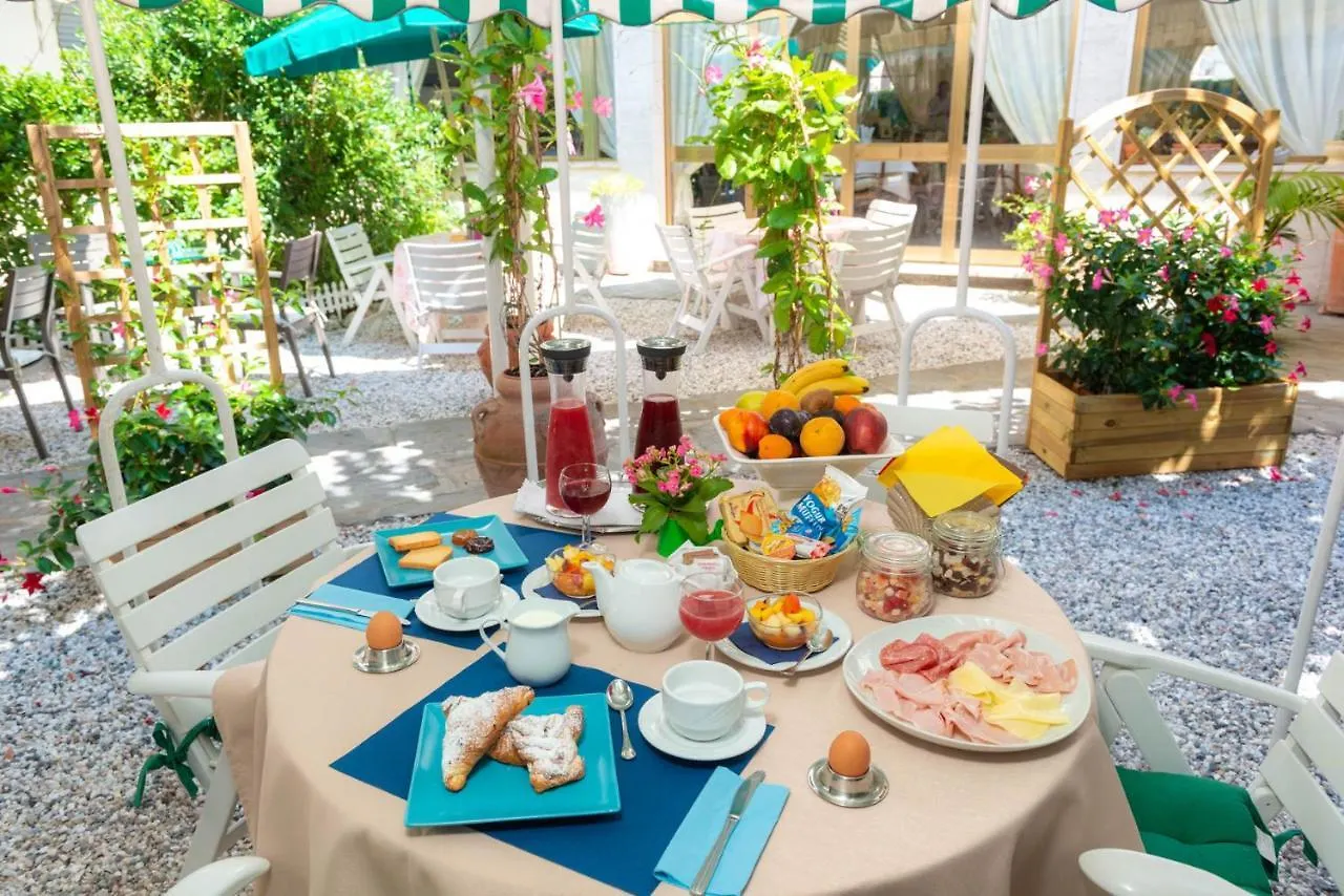 Hotel Tirreno Forte dei Marmi 3*,  Italy